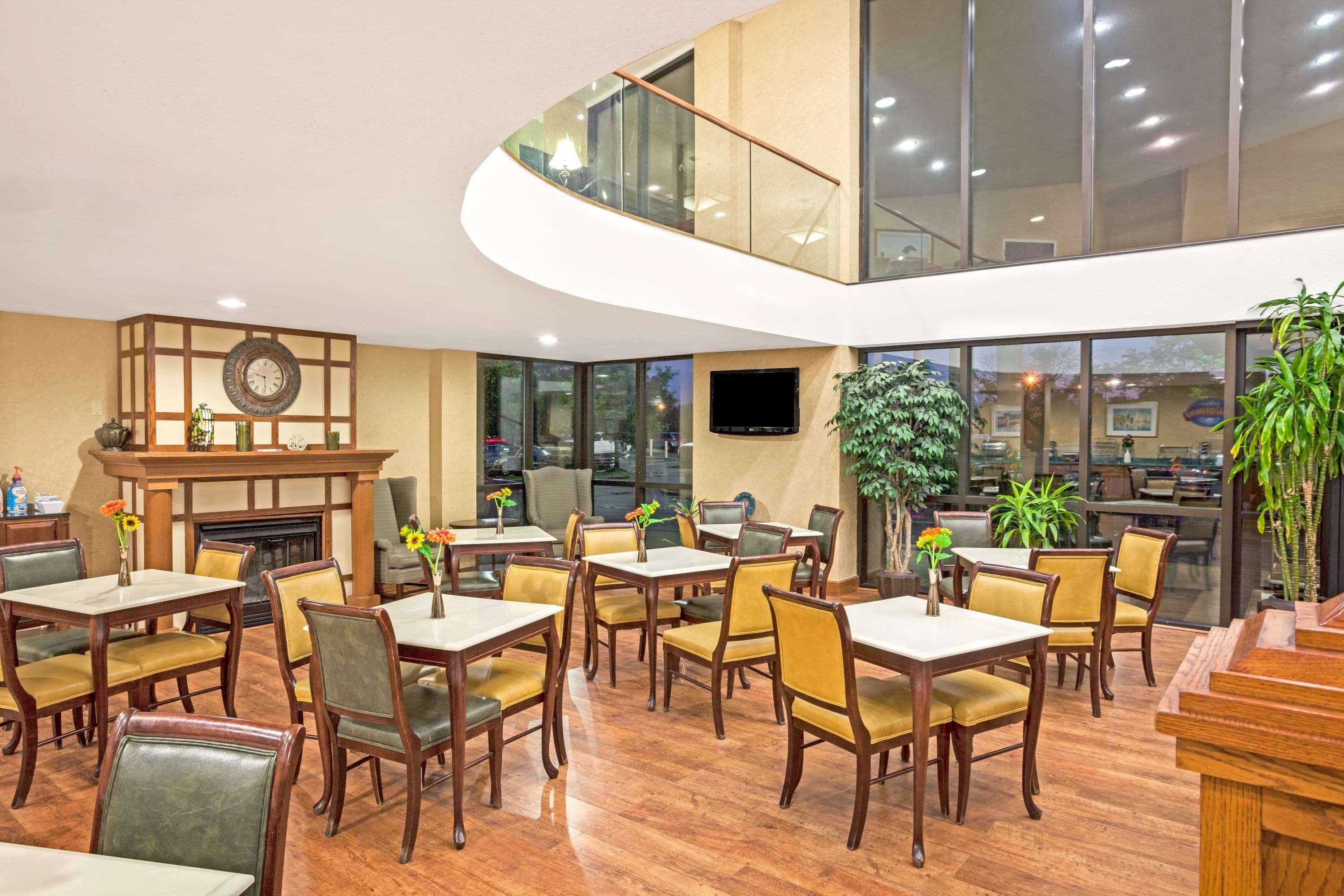 Hotel Baymont By Wyndham Airport South Louisville